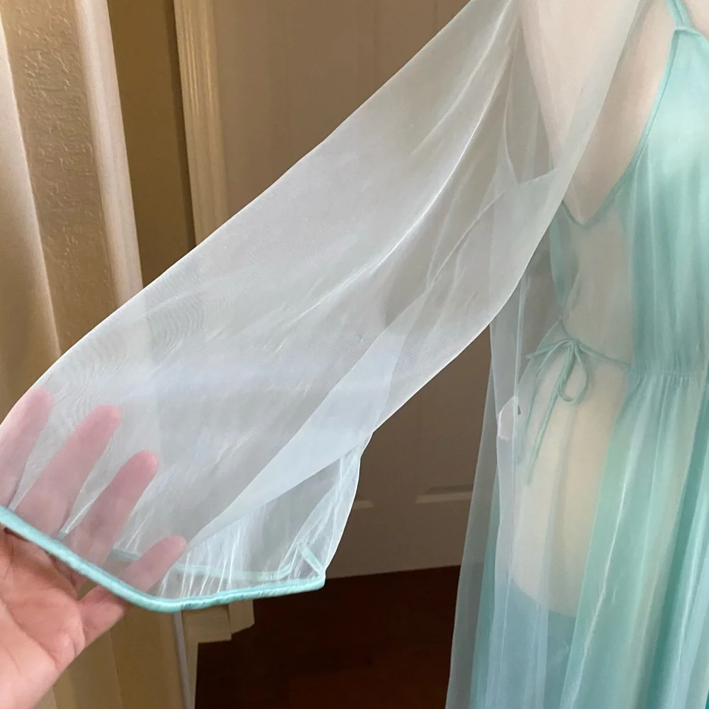 Vintage Peignoir Negligee Set - Picture 4 of 15